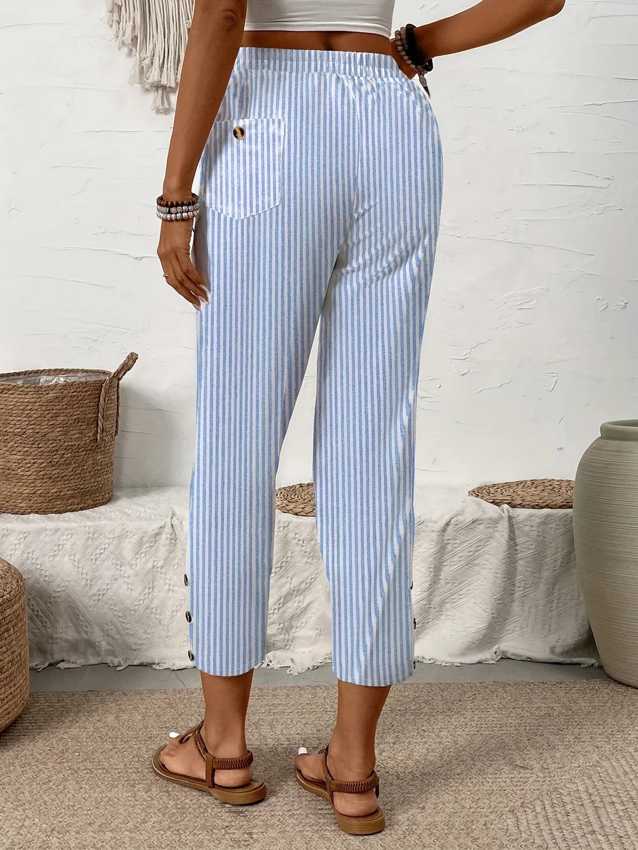 Daphné | Pantalon estival rayé avec détails de boutons élégants