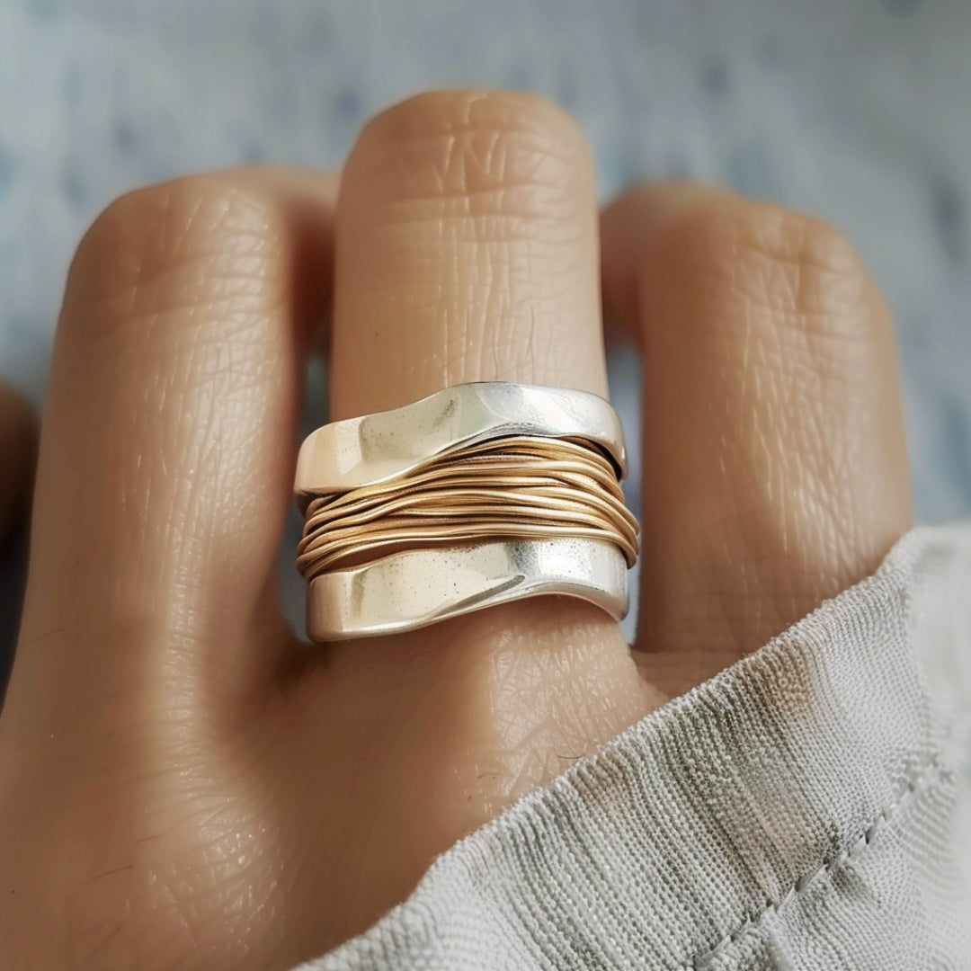 Bague en argent avec fil doré
