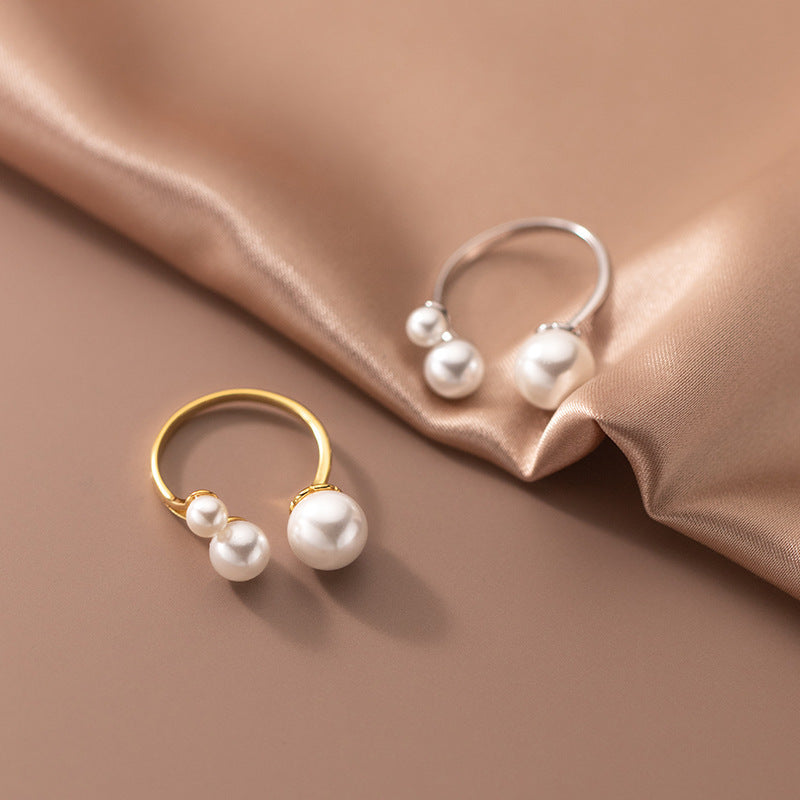 Bague ajustable avec trois perles d'eau douce