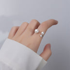 Bague ajustable avec trois perles d'eau douce