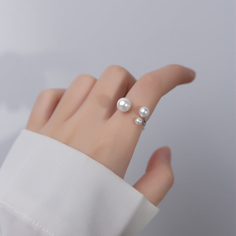 Bague ajustable avec trois perles d'eau douce
