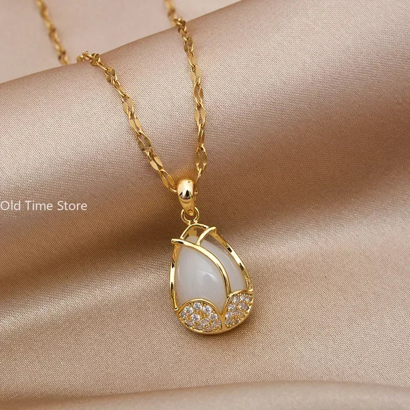 Collier Pendentif Élégant en Cristal Rose et Or