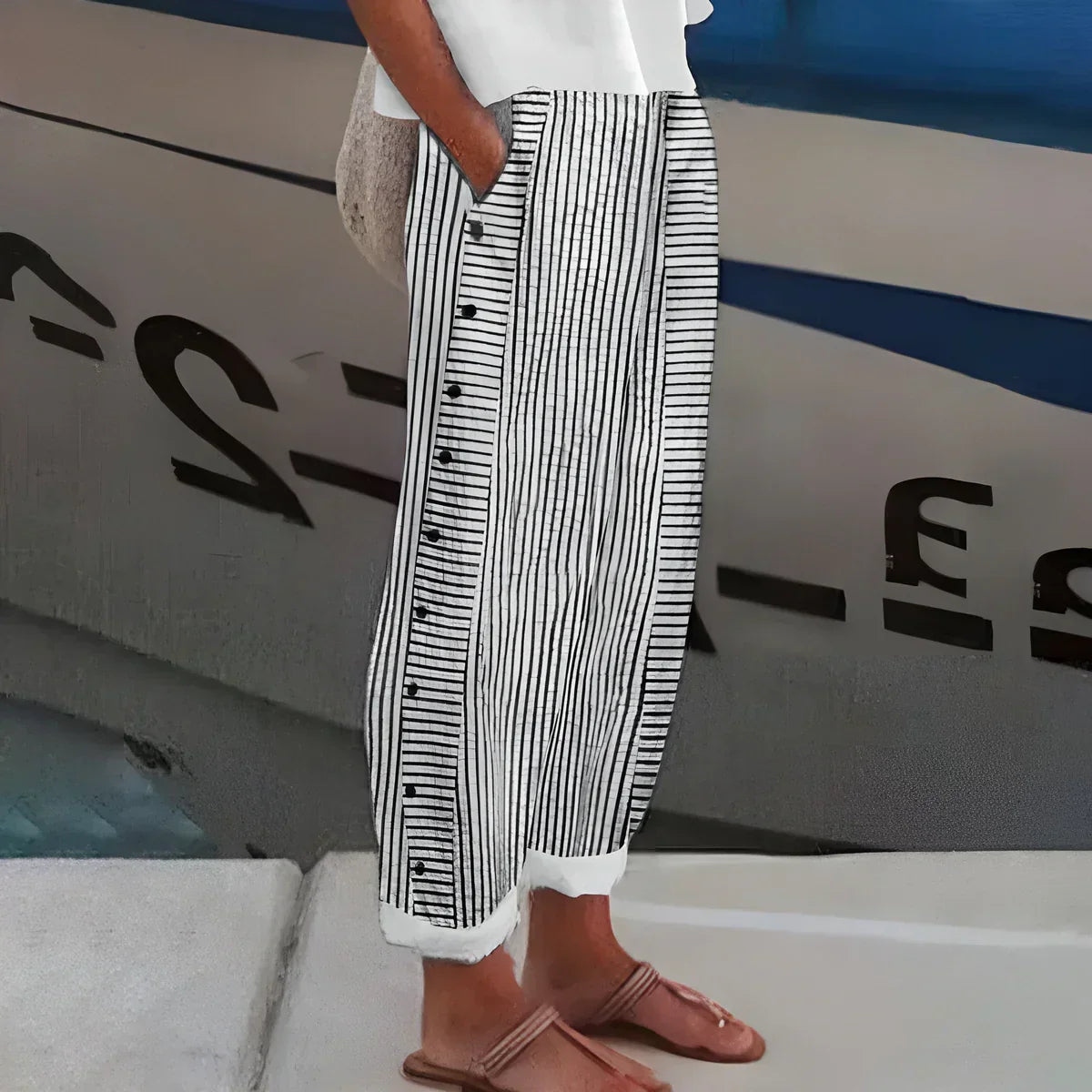 Wendy™ | Pantalon estival rayé avec détails à boutons