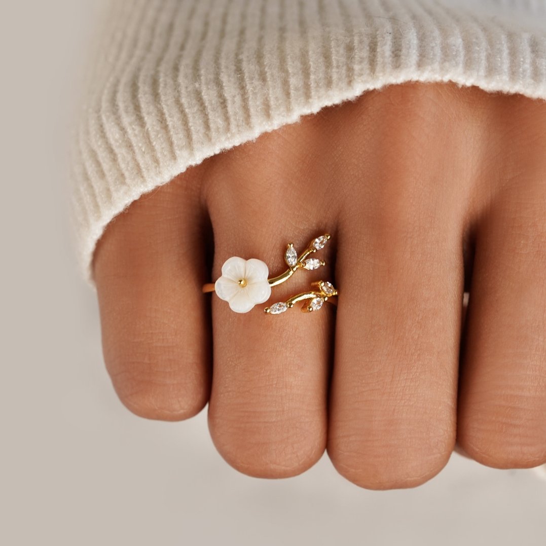 Rise - Bague blanche à fleurs