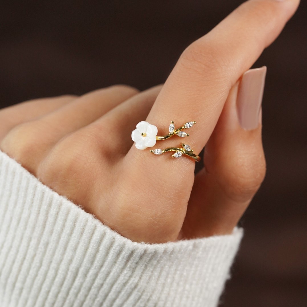 Rise - Bague blanche à fleurs