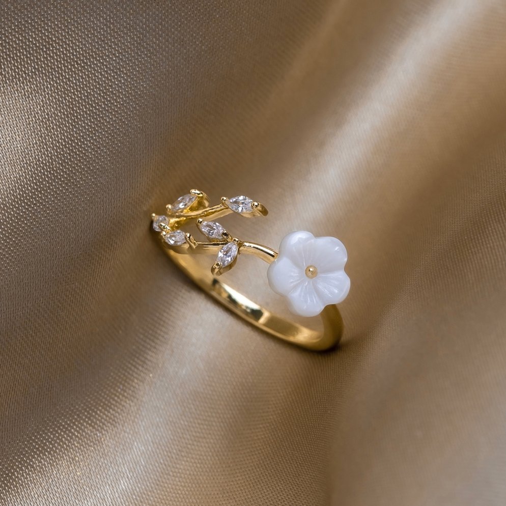 Rise - Bague blanche à fleurs