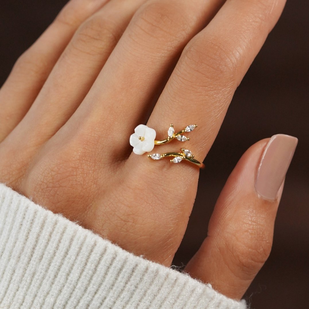 Rise - Bague blanche à fleurs
